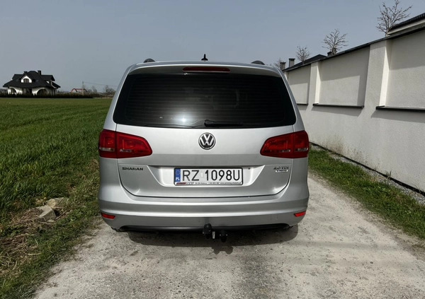 Volkswagen Sharan cena 65900 przebieg: 215000, rok produkcji 2015 z Dębica małe 352